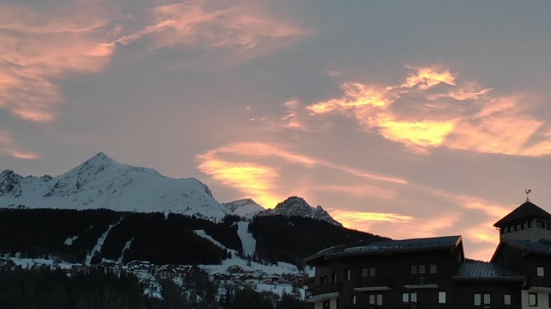 Vue sur le domaine skiable des Arcs depuis le chalet Saboïa à Montchavin -La Plagne.